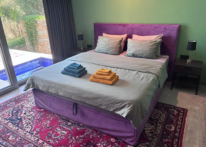 Finiq Boutiq Πανσιόν 3*