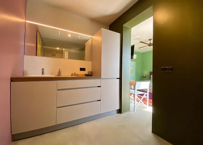 Finiq Boutiq Foiniki